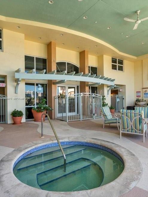Building Photo - 9751 E Bay Harbor Dr