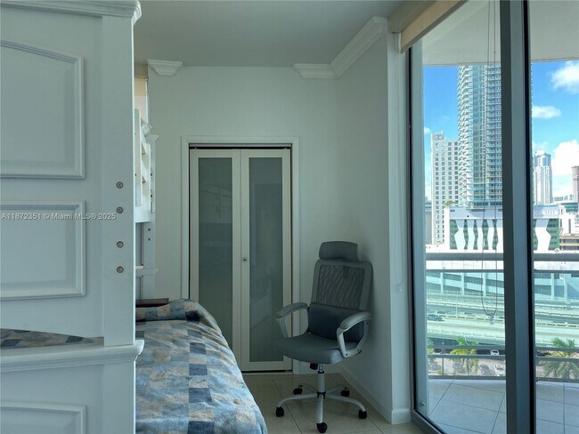 Building Photo - 350 S Miami Ave