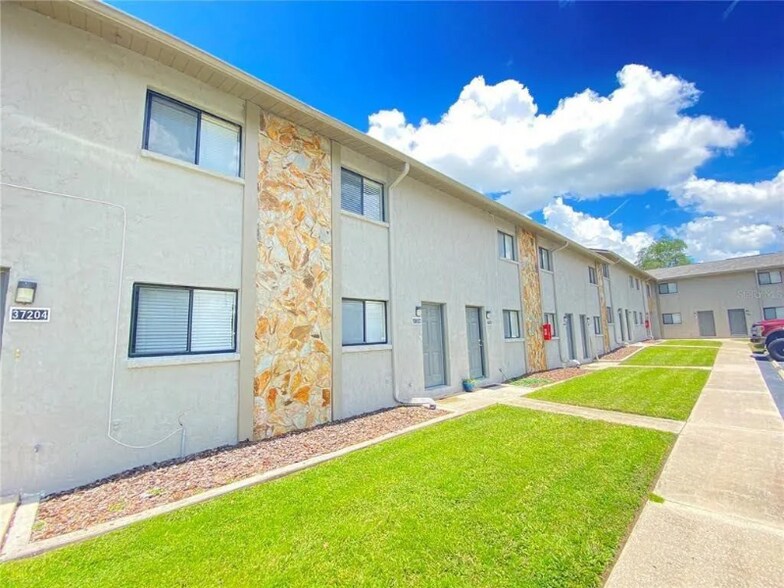 Building Photo - 37220 Majestic Oak Ct