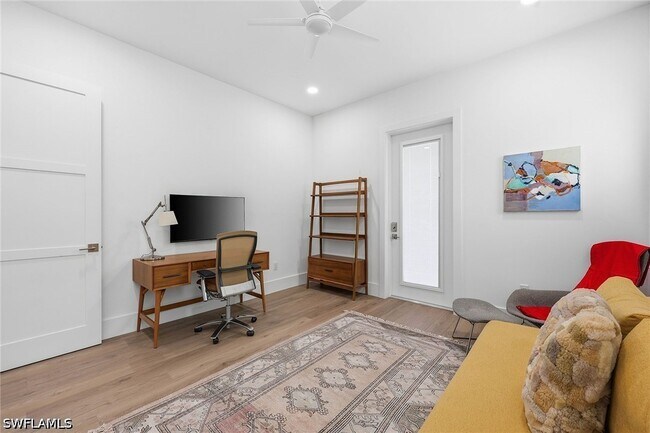 Building Photo - 1232 Royal Palm Dr