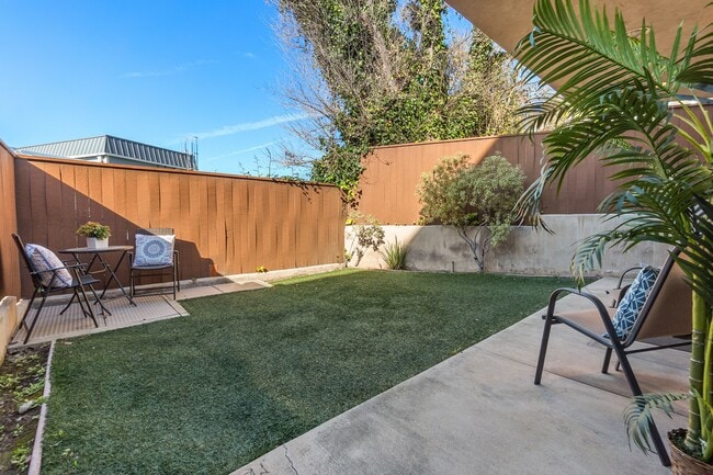 Building Photo - 1077 10th St