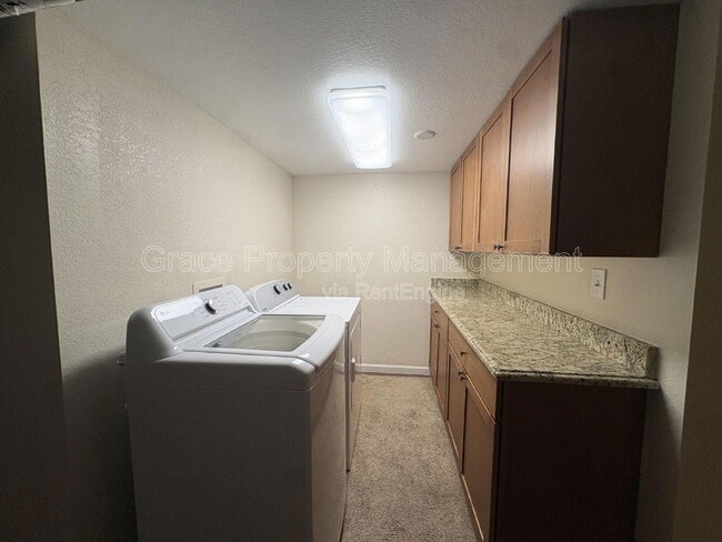 Building Photo - 3183 Vaughn St