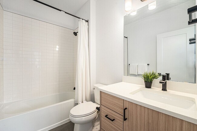 Building Photo - Stylish Town Home In Desirable Thornton Ne...