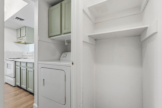 Building Photo - Short-Term Rentals OK *** Less than 2 mile...