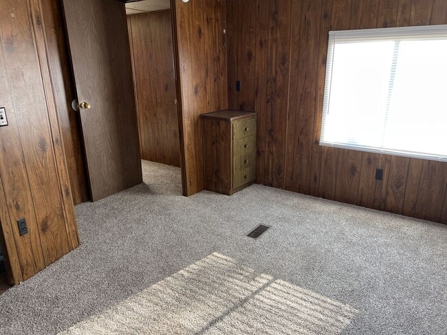 Building Photo - Country living at its BEST ! 2 bedroom 1 1/2 bathroom home