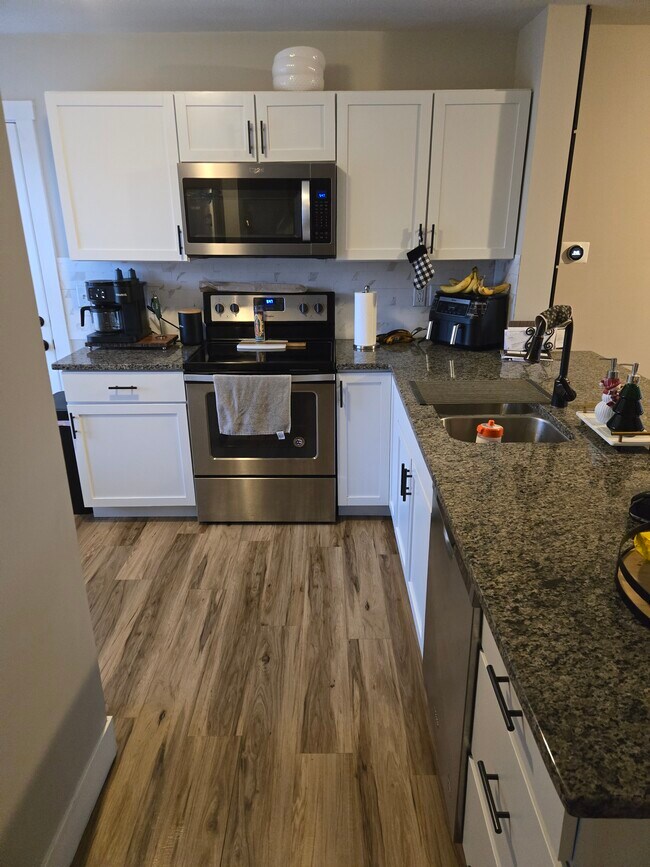 Building Photo - 506 Sudbury Dr