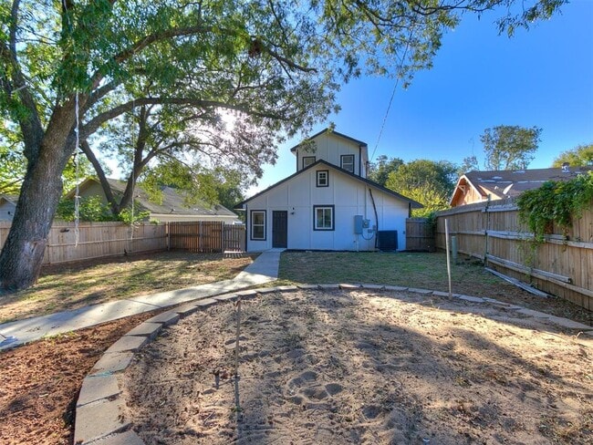 Building Photo - 321 N McKinley Ave