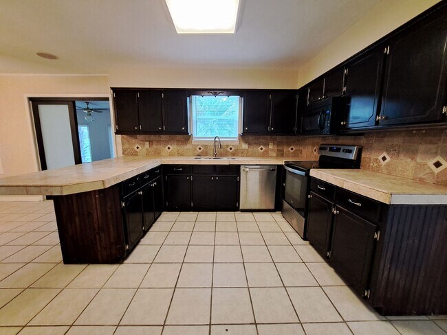 Building Photo - 7819 Hearthstone Cir