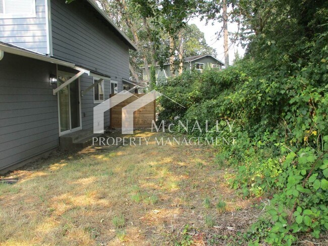 Building Photo - 10617-10617 10th Ave Ct S