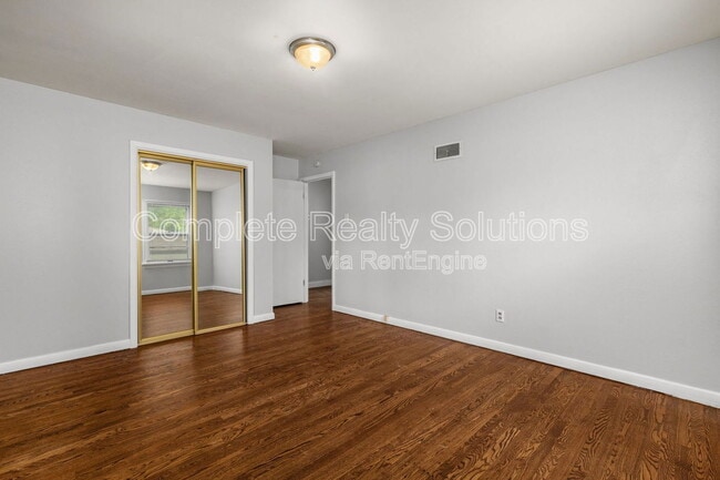 Building Photo - 8881 Darnell Pl