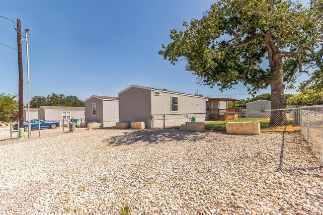 Building Photo - 105 E Briar Dr