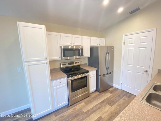 Building Photo - 1650 N Hwy A1A