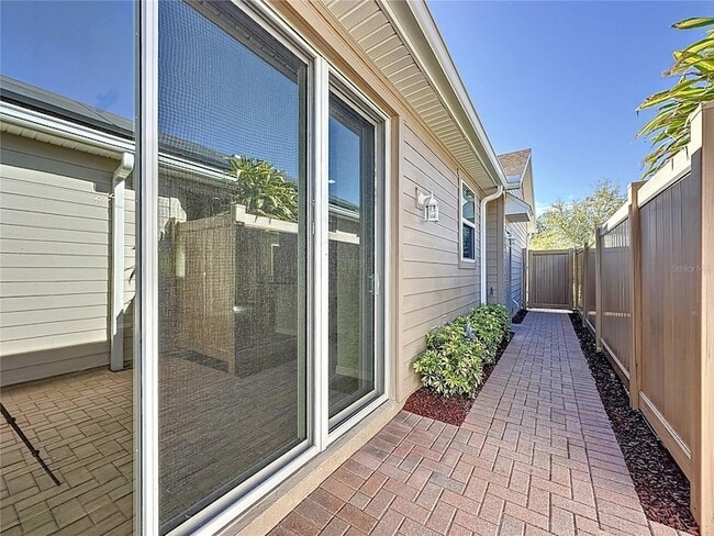 Building Photo - 329 Alcove Dr
