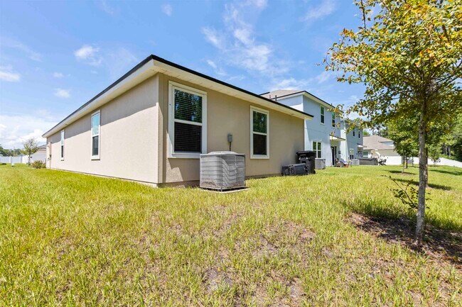 Building Photo - 112 Silver Birch St