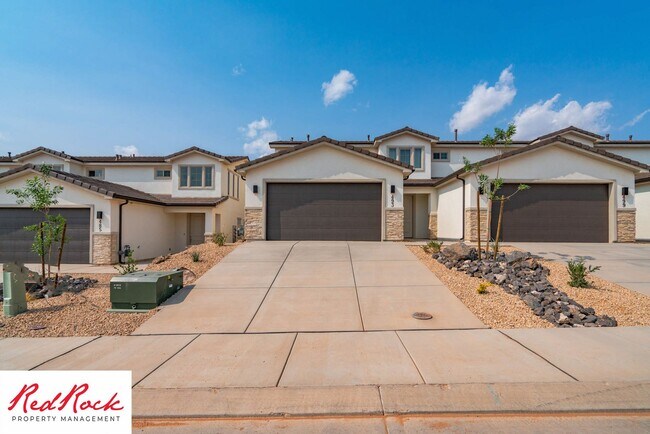 Building Photo - Spacious 4 Bedroom Townhome in Hurricane Heights!