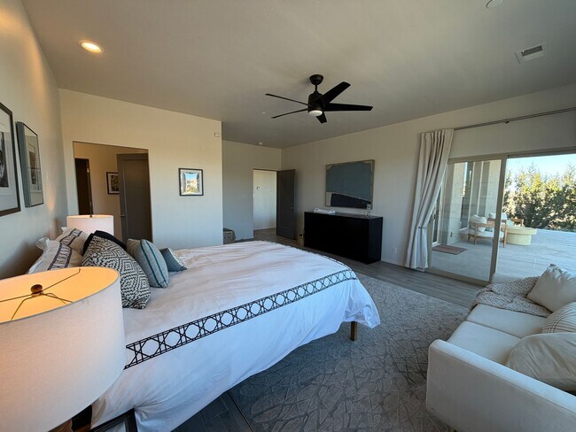 Building Photo - 14 Plano Arbolito