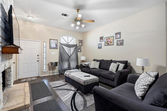 Building Photo - 707 Broken Bow Dr