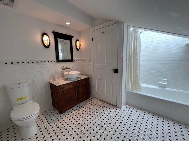 Building Photo - 310 2nd St