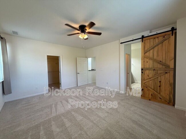 Building Photo - 10760 Ridgebrook Dr