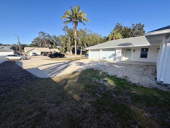 Building Photo - 725 Merrimac Dr