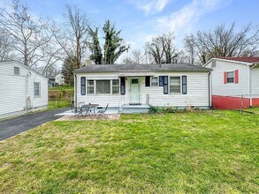 Building Photo - 1704 Lenland Ave