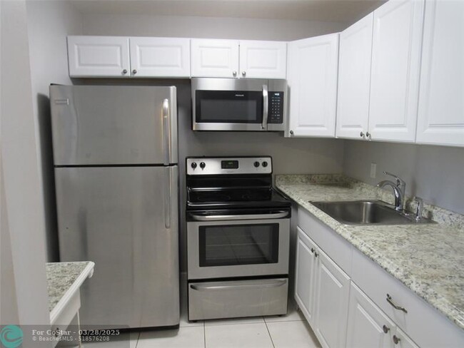 Building Photo - 93 Tilford S