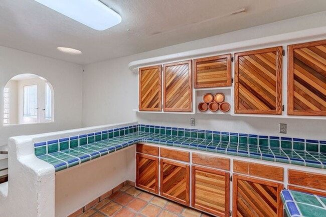 Building Photo - 3118 N Santa Rita Ave