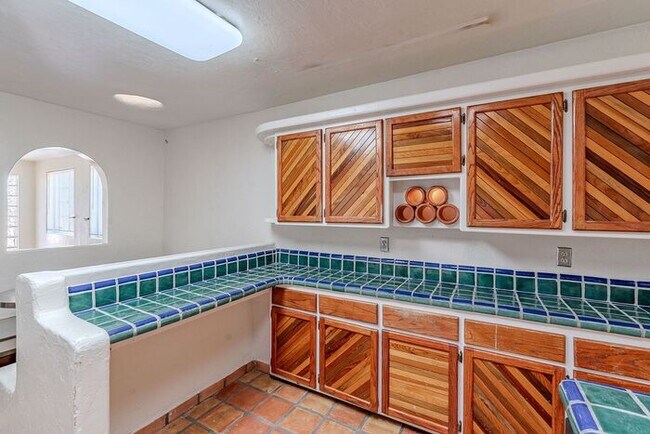 Building Photo - Centrally Located 4-Bed, 2-Bath Tucson Rental – Near U of A