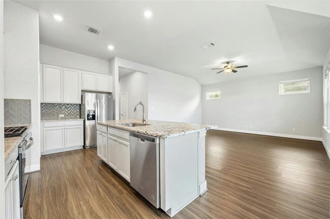 Building Photo - 116 Birkshire Dr