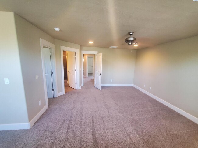 Building Photo - Columbia Point condo for rent