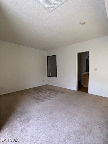 Building Photo - 913 Willow Tree Dr