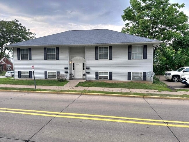 Primary Photo - 1113 2nd Ave