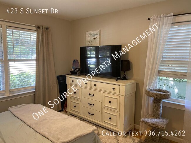 Building Photo - 423 S Sunset Dr