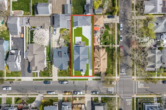 Building Photo - 502 12th Ave