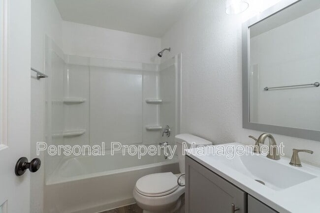 Building Photo - 4325 E 17th St