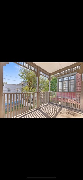 Building Photo - 1420 W Linden St