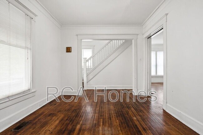 Building Photo - 418 N Drexel Ave