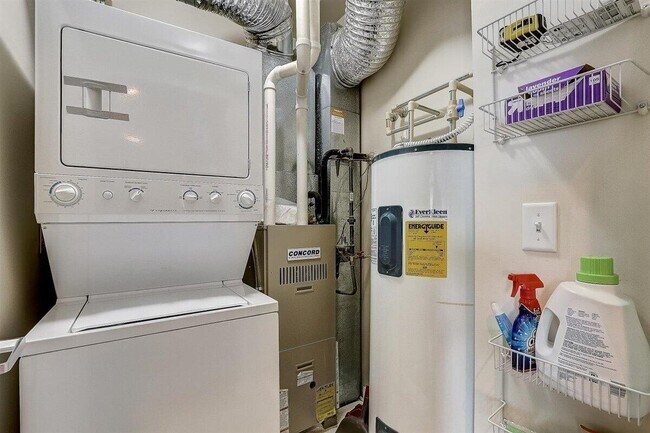 Building Photo - 2080 N Commerce St