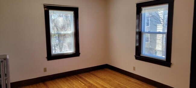Building Photo - 10-12-12 Brookway Terrace