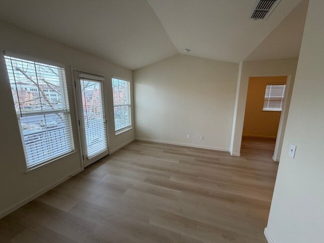 Building Photo - Bright 2 Bed + 2.5 Bath Home | 1,500 Sq Ft | Garage | Prime Novato Location