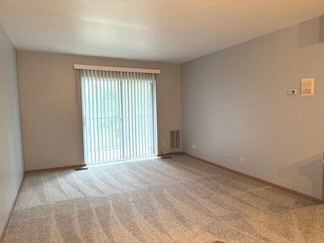 Building Photo - 727 Elm Ln