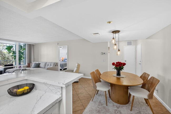 Building Photo - 336 Golfview Rd