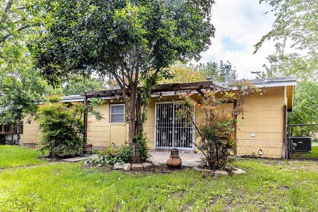 Building Photo - 231 Craigmont Ln