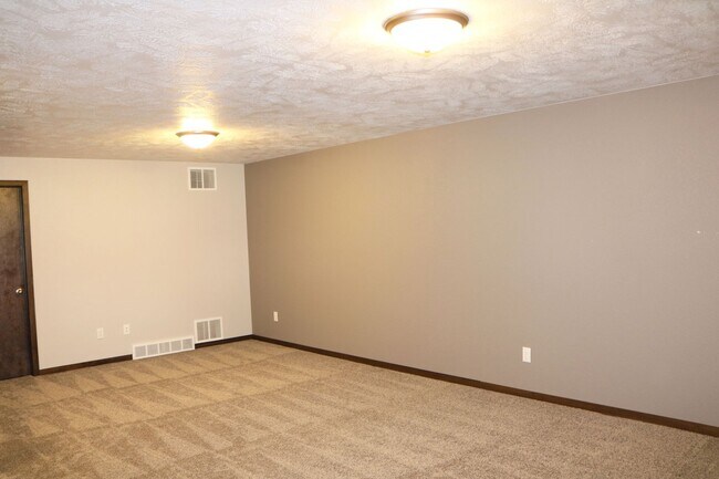 Building Photo - Must-See Townhome Built in 2019!
