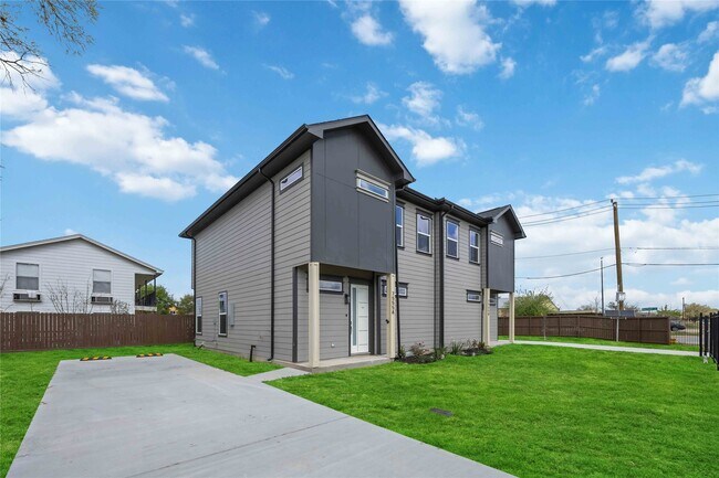 Building Photo - 7555 Calhoun Rd