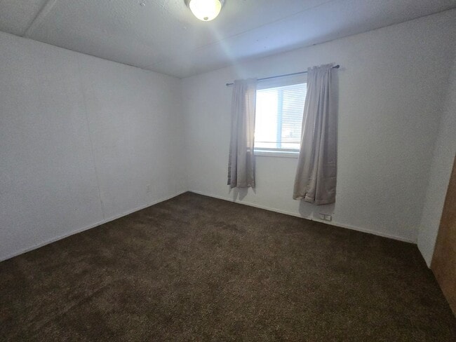Building Photo - 2 Bed, 2 Bath 1 Office Space Trailer House