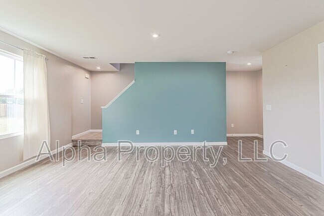 Building Photo - 818 Purcell Dr