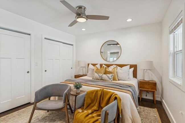 Building Photo - 1041 Yale Ave S