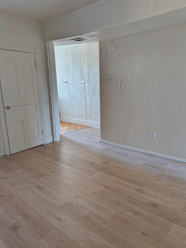 Building Photo - 250 Apsley St