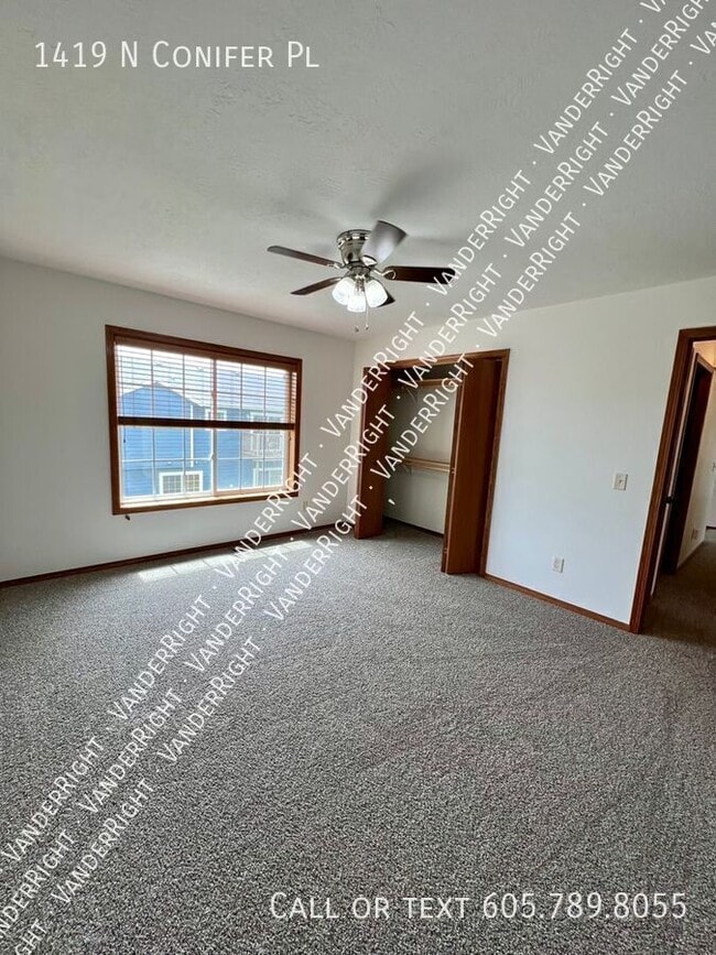 Building Photo - 1419 N Conifer Pl